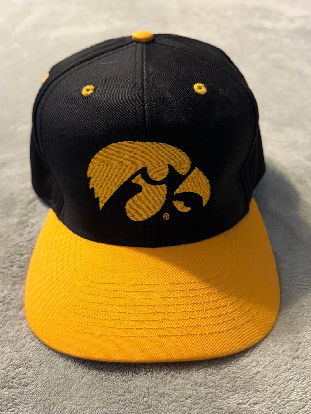 Iowa Hawkeyes Hat Cap Mens Black Yellow Snap Back 7 Logo CLEAN